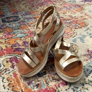 Lucky Brand Jenepper Platform